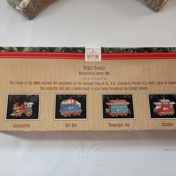 1991 Hallmark Keepsake Ornament Train Trestle Display Stand Claus Co Railroad RR - Picture 8 of 10